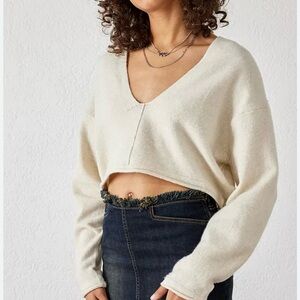 BDG Cream V-Neck Sweater 0167